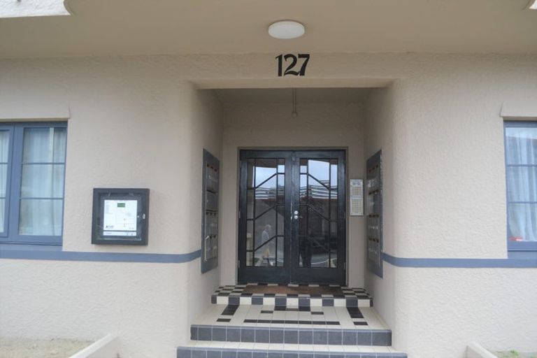 Photo of property in Westhaven Apartments, 23/127 Molesworth Street, Thorndon, Wellington, 6011