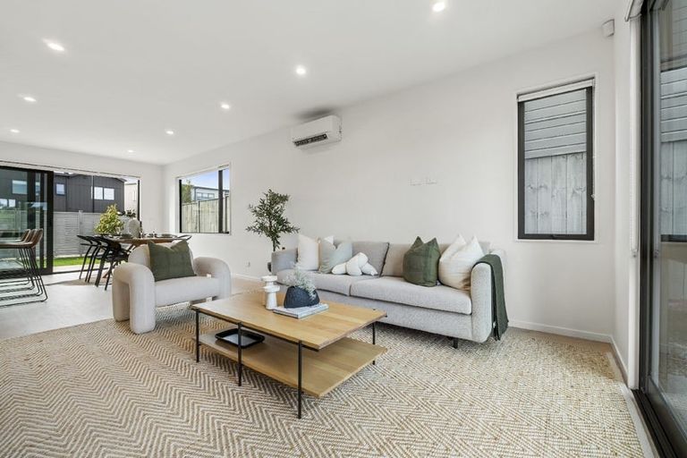 Photo of property in 4 Park Green Avenue, Rosehill, Papakura, 2113