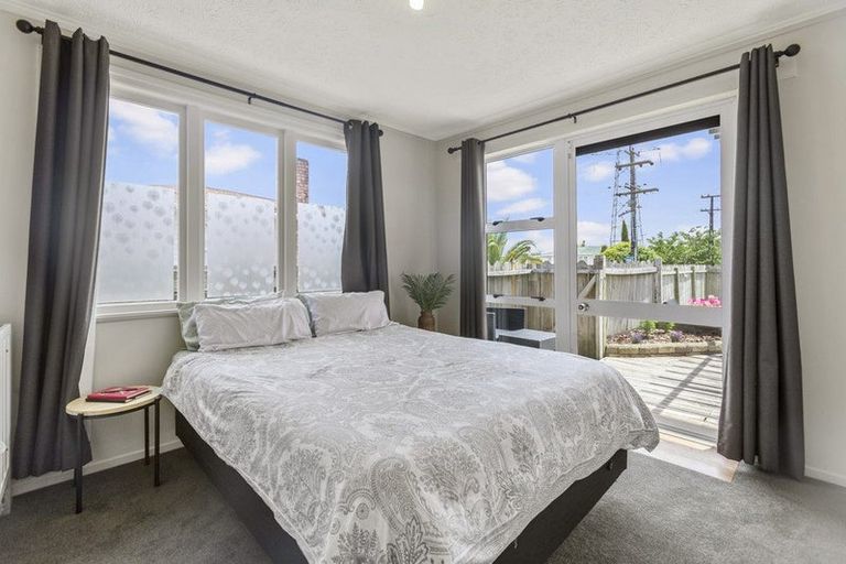 Photo of property in 42 Tiraumea Drive, Pakuranga, Auckland, 2010