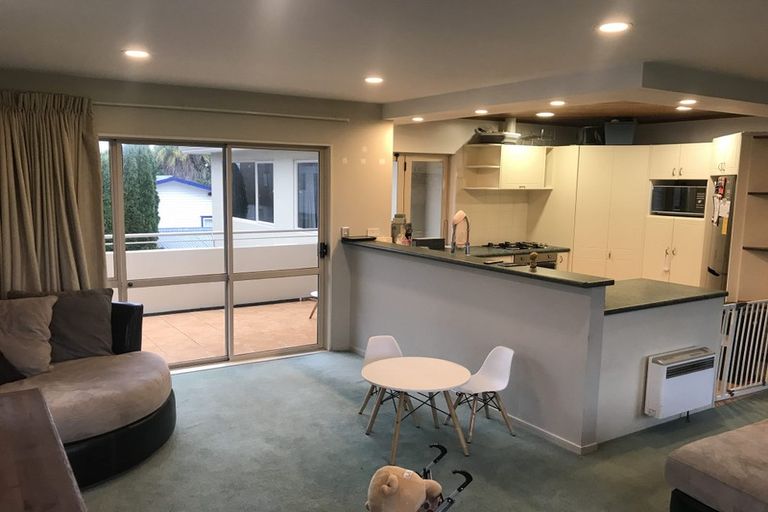 Photo of property in 2/842 East Coast Road, Oteha, Auckland, 0630