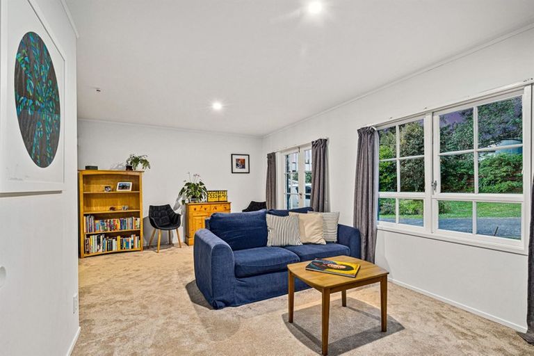 Photo of property in 2/220 East Coast Road, Forrest Hill, Auckland, 0620