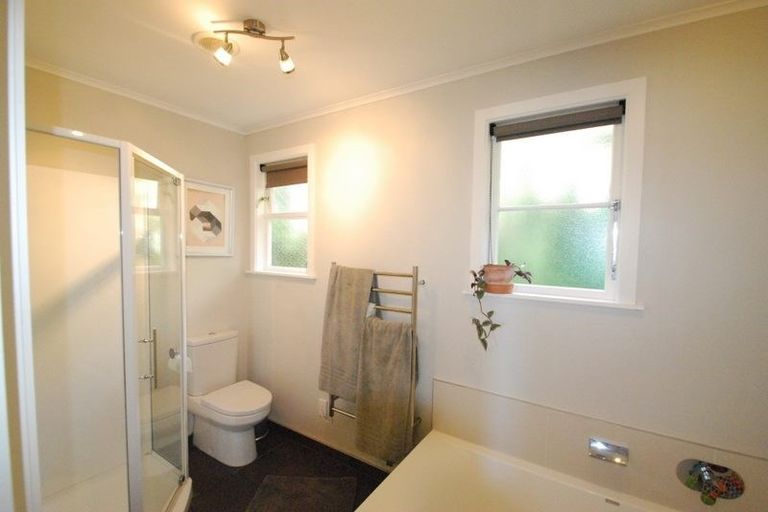 Photo of property in 36 Rakeiora Grove, Korokoro, Lower Hutt, 5012