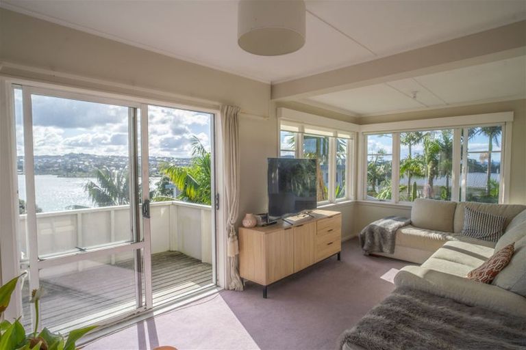 Photo of property in 40 Pohutukawa Avenue, Red Beach, 0932