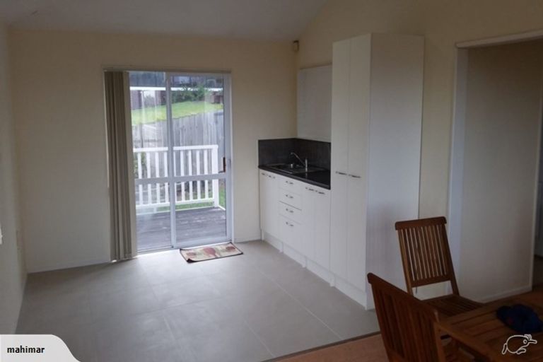 Photo of property in 127 Hobsonville Road, West Harbour, Auckland, 0618