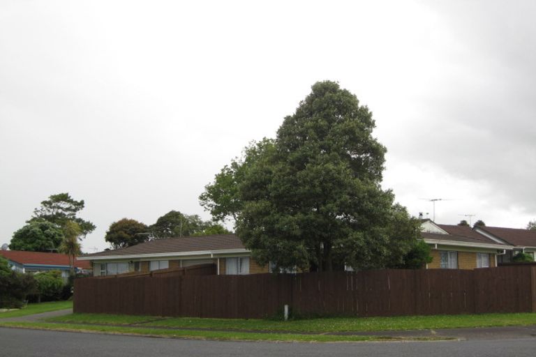 Photo of property in 2/5 Challen Close, Conifer Grove, Takanini, 2112