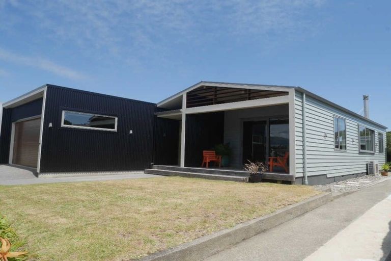 Photo of property in 22 Rauparaha Street, Waikanae Beach, Waikanae, 5036