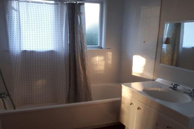 Photo of property in 1/5 Newbridge Place, Ilam, Christchurch, 8041