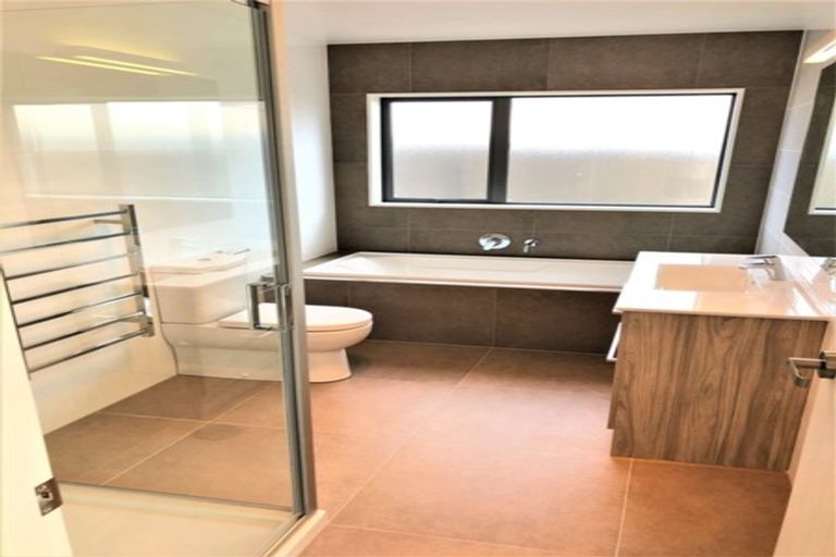 Photo of property in 22 Tarras Road, Kumeu, 0810