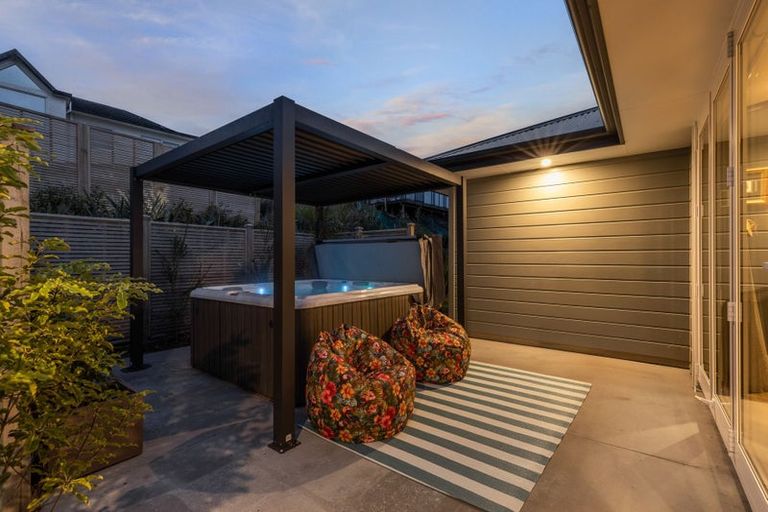 Photo of property in 6 Arapipi Way, Peka Peka, Waikanae, 5391