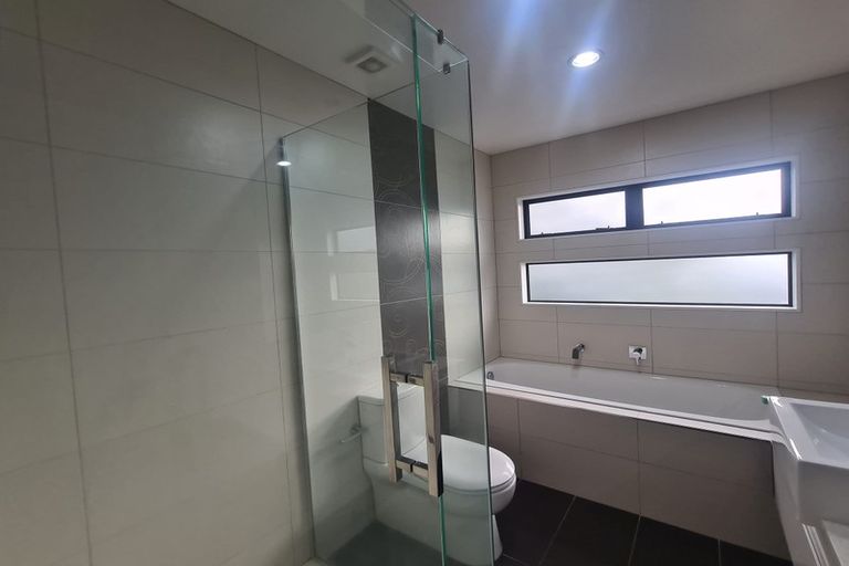 Photo of property in 21a Dallinghoe Crescent, Milford, Auckland, 0620