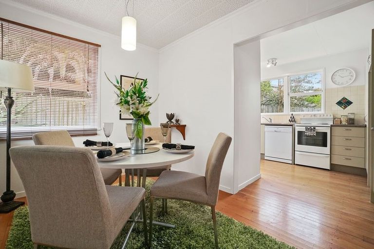 Photo of property in 1/332 East Coast Road, Sunnynook, Auckland, 0632