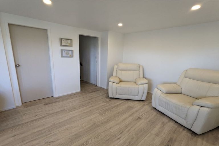 Photo of property in 24 Dominica Crescent, Grenada Village, Wellington, 6037