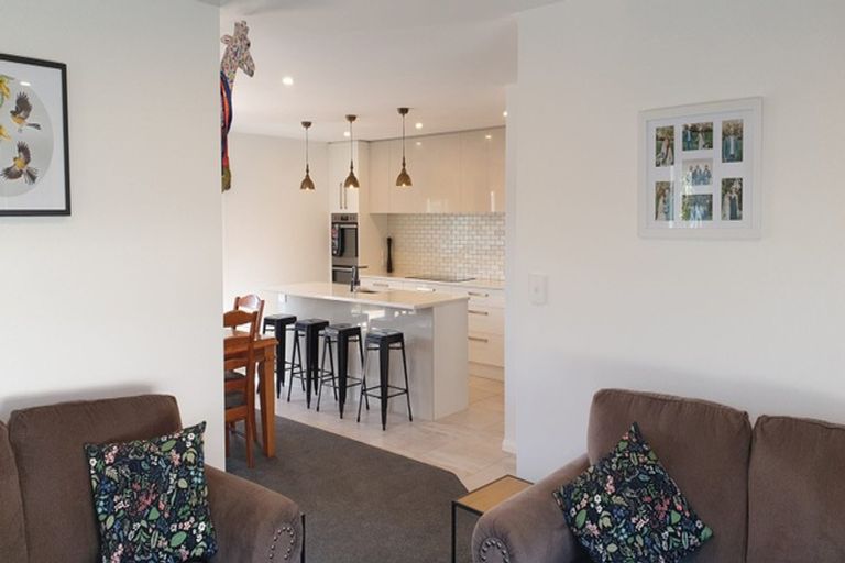 Photo of property in 118 Johnstone Drive, Fitzherbert, Palmerston North, 4410