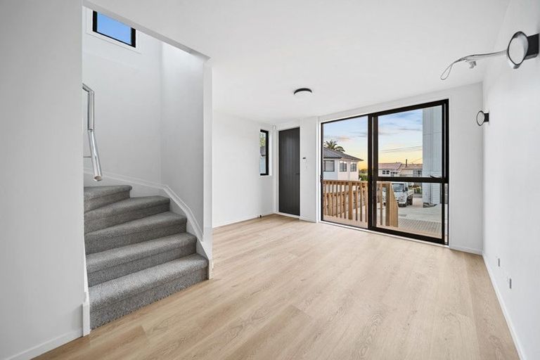 Photo of property in 4/17 Sunnyfield Crescent, Glenfield, Auckland, 0629