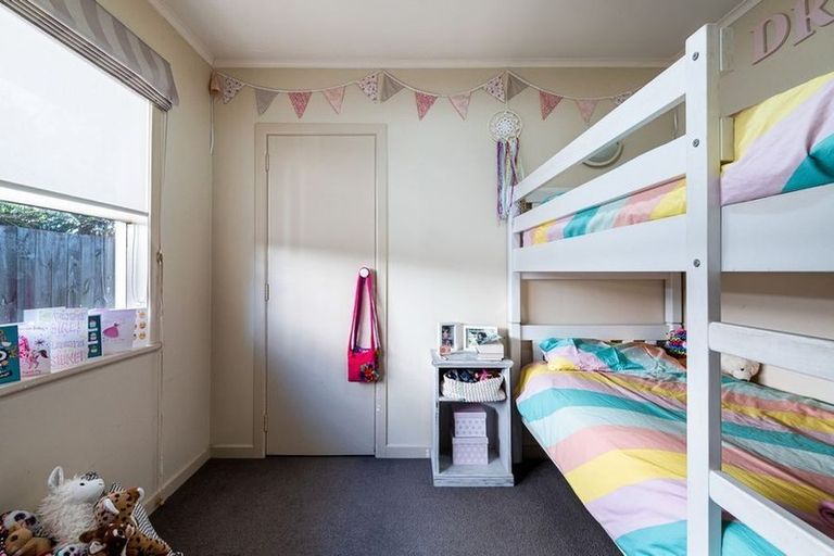 Photo of property in 52 Vera Road, Te Atatu South, Auckland, 0610