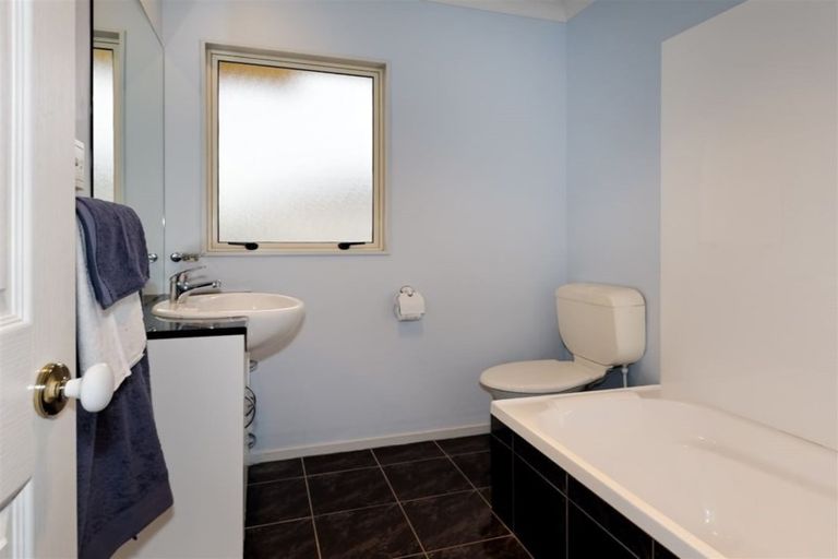 Photo of property in 83a Mt Lebanon Crescent, The Gardens, Auckland, 2105