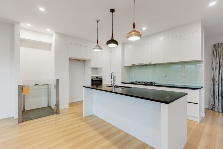 Photo of property in 16 Moki Place, Long Bay, Auckland, 0630