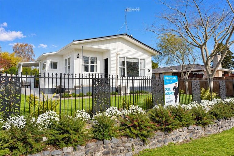 Photo of property in 5 Limbrick Street, Waipawa, 4210