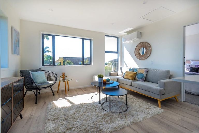 Photo of property in 19f Bradbury Road, Botany Downs, Auckland, 2010