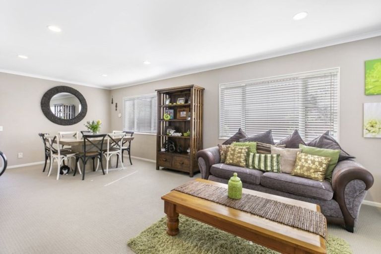 Photo of property in 30 Baverstock Road, Flat Bush, Auckland, 2016