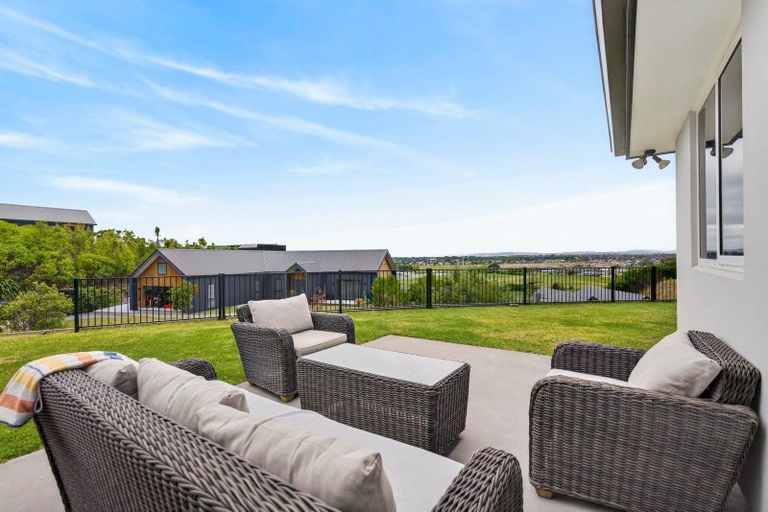 Photo of property in 77 Oak Road, Poraiti, Napier, 4112