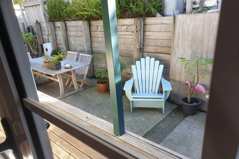 Photo of property in 25 Glenfern Road, Mellons Bay, Auckland, 2014