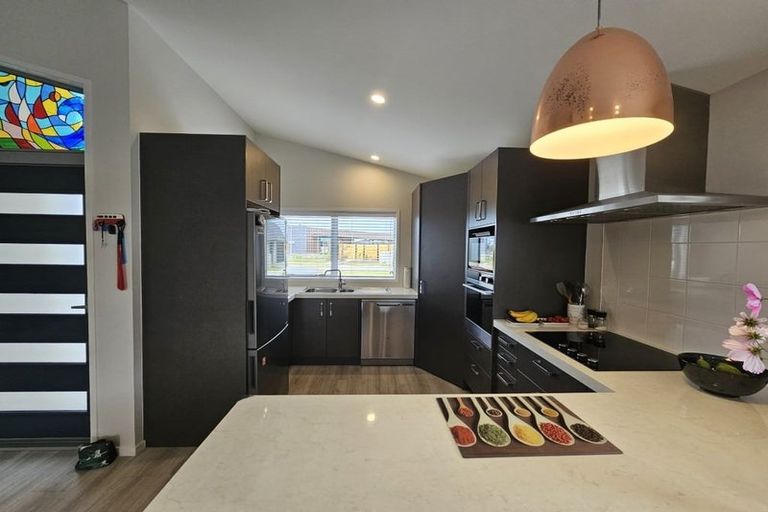 Photo of property in 16 Fuller Street, Papamoa Beach, Papamoa, 3118