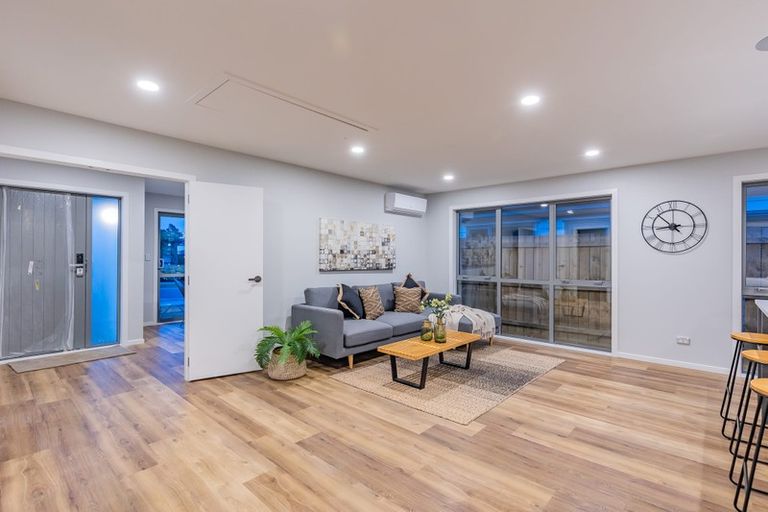 Photo of property in 17 Konoba Avenue, Kumeu, 0810