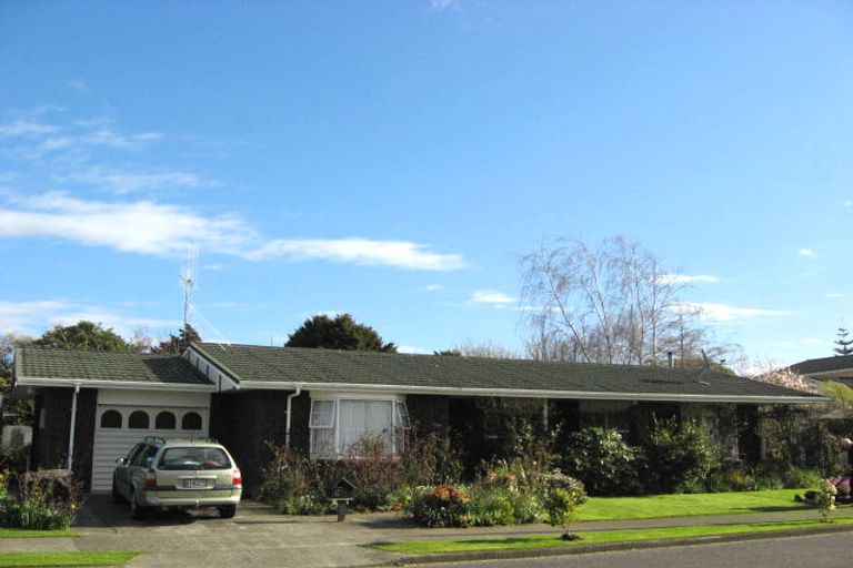 Photo of property in 68 Highbury Drive, Levin, 5510