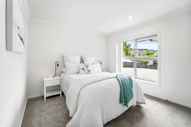 Photo of property in 32 Corricvale Way, Northcross, Auckland, 0630