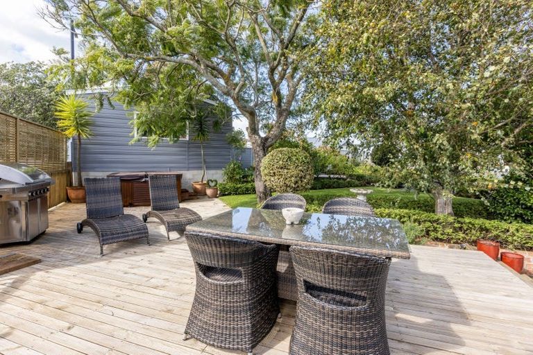 Photo of property in 12 Havelock Road, Hospital Hill, Napier, 4110