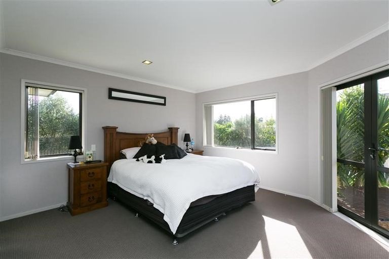 Photo of property in 21 Montrose Place, Highlands Park, New Plymouth, 4312