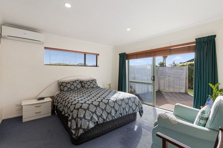 Photo of property in 122 Charles Prevost Drive, The Gardens, Auckland, 2105