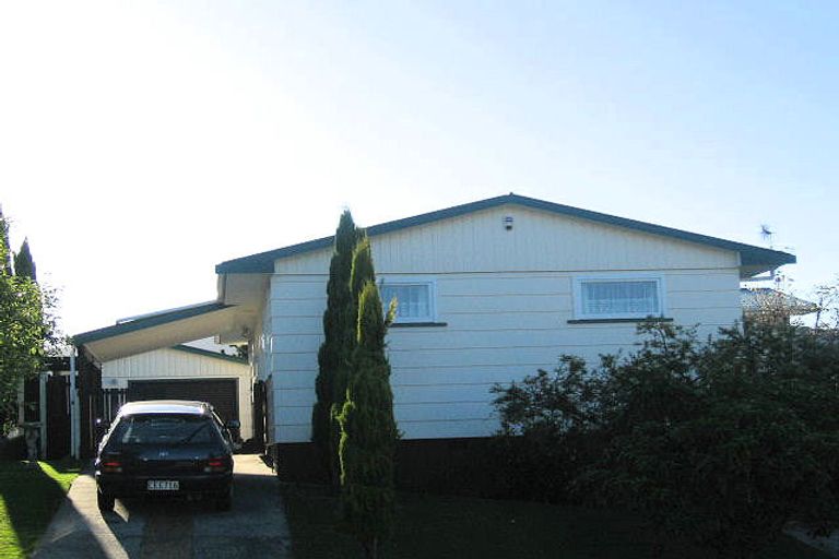 Photo of property in 122 Holborn Drive, Stokes Valley, Lower Hutt, 5019