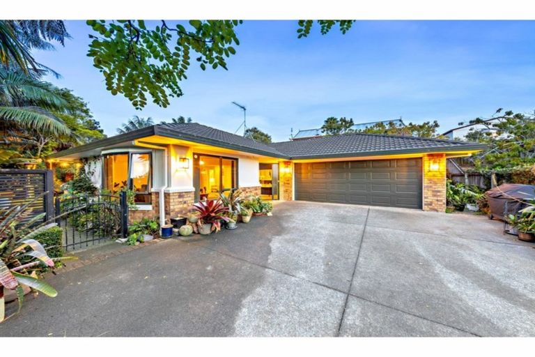 Photo of property in 8 Atlantic Place, Goodwood Heights, Auckland, 2105