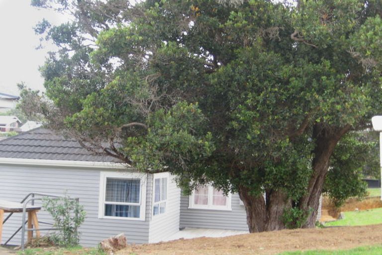 Photo of property in 2 Kereru Bend, Tawa, Wellington, 5028