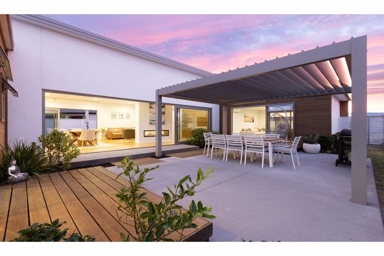 Photo of property in 19 Awatira Drive, Papamoa Beach, Papamoa, 3118