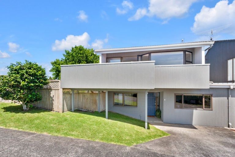 Photo of property in 1/180 Sandspit Road, Shelly Park, Auckland, 2014