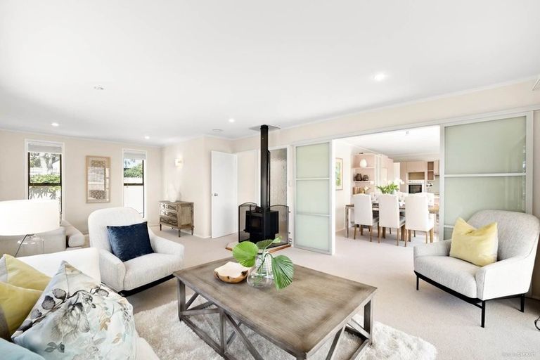 Photo of property in 6 Valdese Rise, Browns Bay, Auckland, 0630