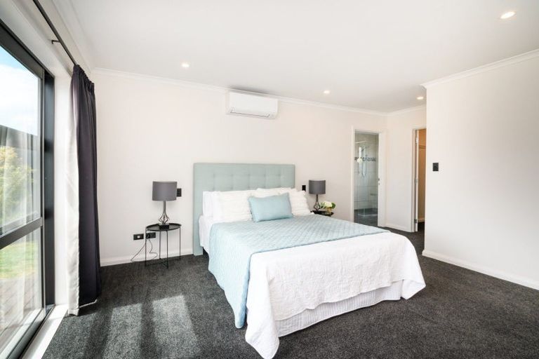 Photo of property in 32 Dogwood Way, Milson, Palmerston North, 4414