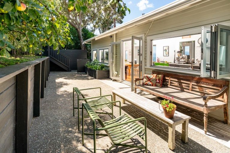 Photo of property in 30 Sugarloaf Road, Brooklyn, Wellington, 6021