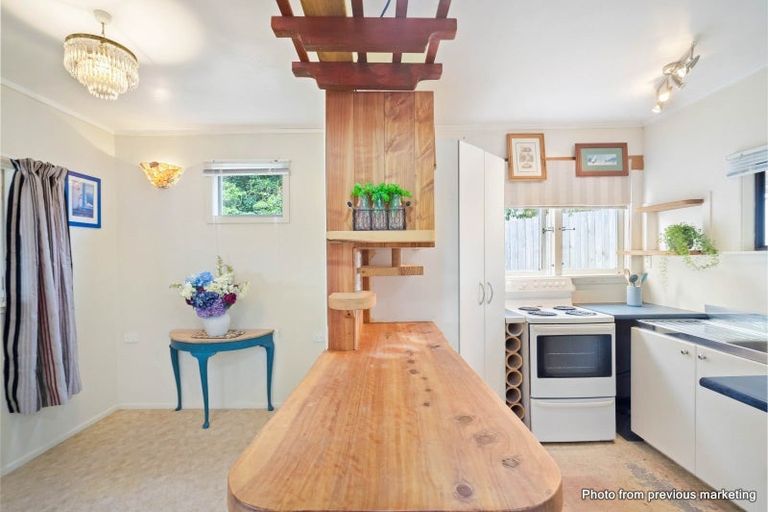 Photo of property in 4 Brian Crescent, Stanmore Bay, Whangaparaoa, 0932