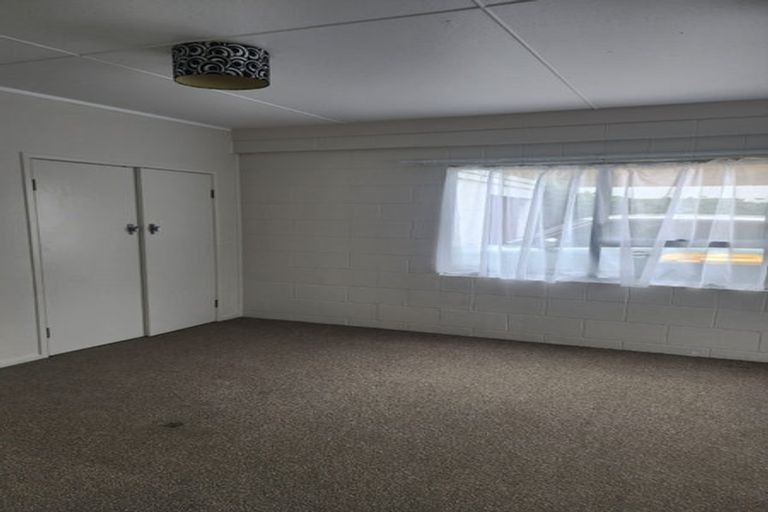 Photo of property in 2/100 Titirangi Road, New Lynn, Auckland, 0600
