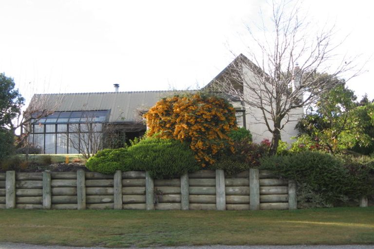 Photo of property in 215 Beacon Point Road, Wanaka, 9305