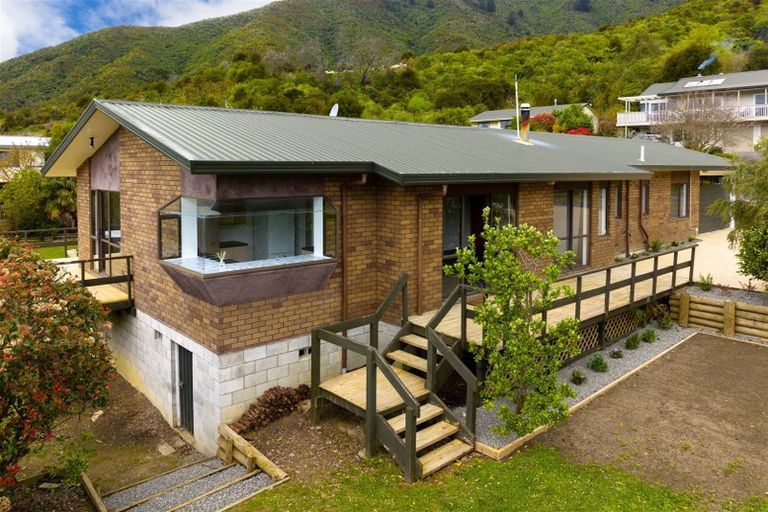 Photo of property in 12 Rimu Terrace, Waikawa, Picton, 7220