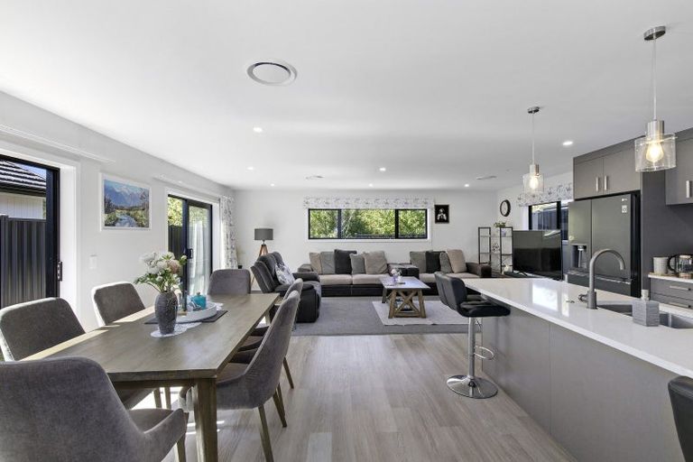 Photo of property in 21 Thornbury Lane, Timberlea, Upper Hutt, 5018