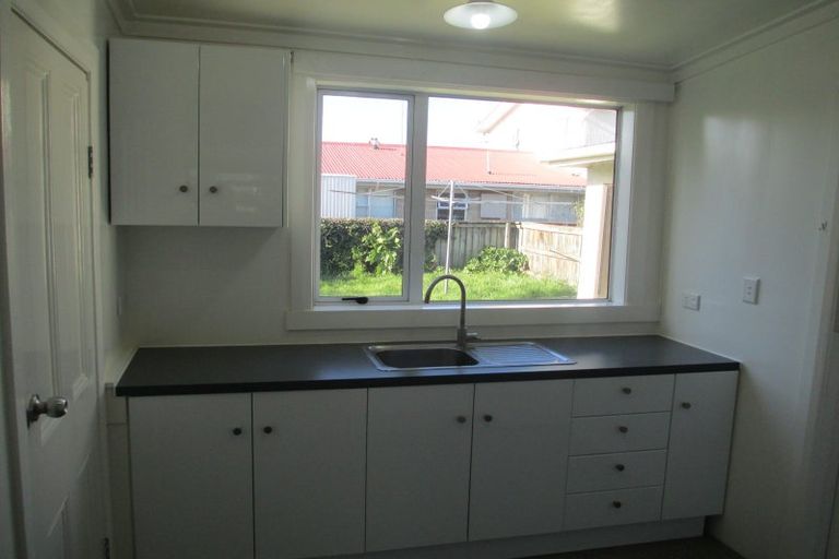Photo of property in 18 Cashel Street, South Dunedin, Dunedin, 9012