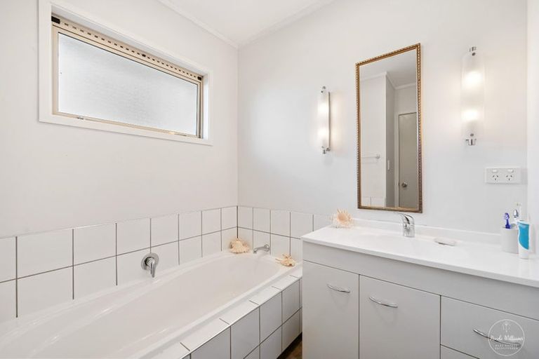 Photo of property in 24 Totara Rise, Maungaturoto, 0588