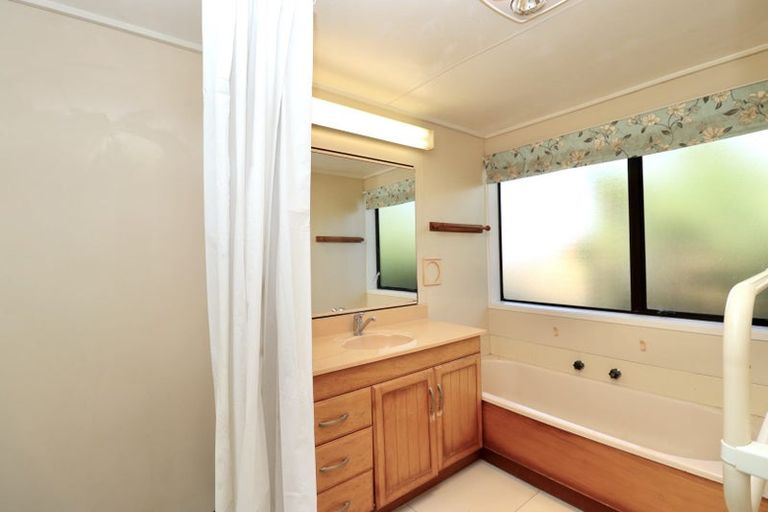 Photo of property in 7 Meadowland Drive, Somerville, Auckland, 2014