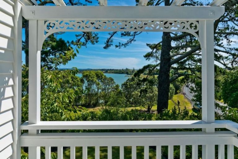 Photo of property in 1a Ferry Parade, Herald Island, Auckland, 0618